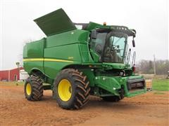 2013 John Deere S670 Combine 