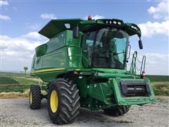 2013 John Deere S550 Combine 