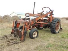 International Farmall 560 2WD Tractor W/Farmhand Loader 