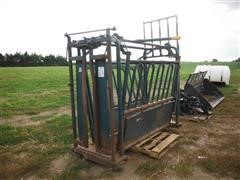 Behlen Country Mx-V Squeeze Chute With Vertical Lift Tailgate And Headgate 
