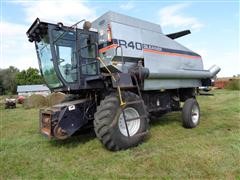 1990 Gleaner R40 Combine 