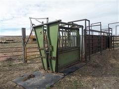 Powder River Cattle Squeeze Chute 