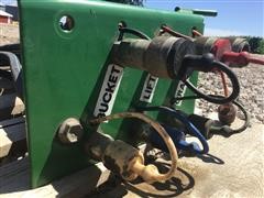 items/f28fb14437d0ea11bf210003fff94c59/johndeere840loaderbucketgrapplebrackets-77.jpg