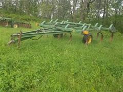 John Deere 1600 Chisel Plow 