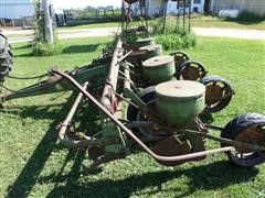 items/f37ea42a2747e41180bf00155de1c209/johndeere494planter