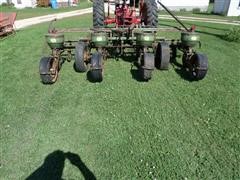 items/f37ea42a2747e41180bf00155de1c209/johndeere494planter