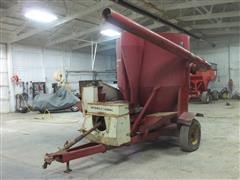 International 850 Grinder Mixer 