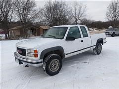 1998 GMC 2500 4x4 Extended Cab Pickup 