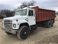 1987 International S1900 T/A Grain Truck 