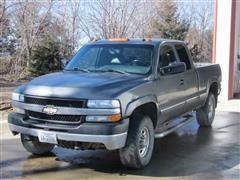 2002 Chevrolet 2500HD 4 X 4 Extended Cab Pickup 