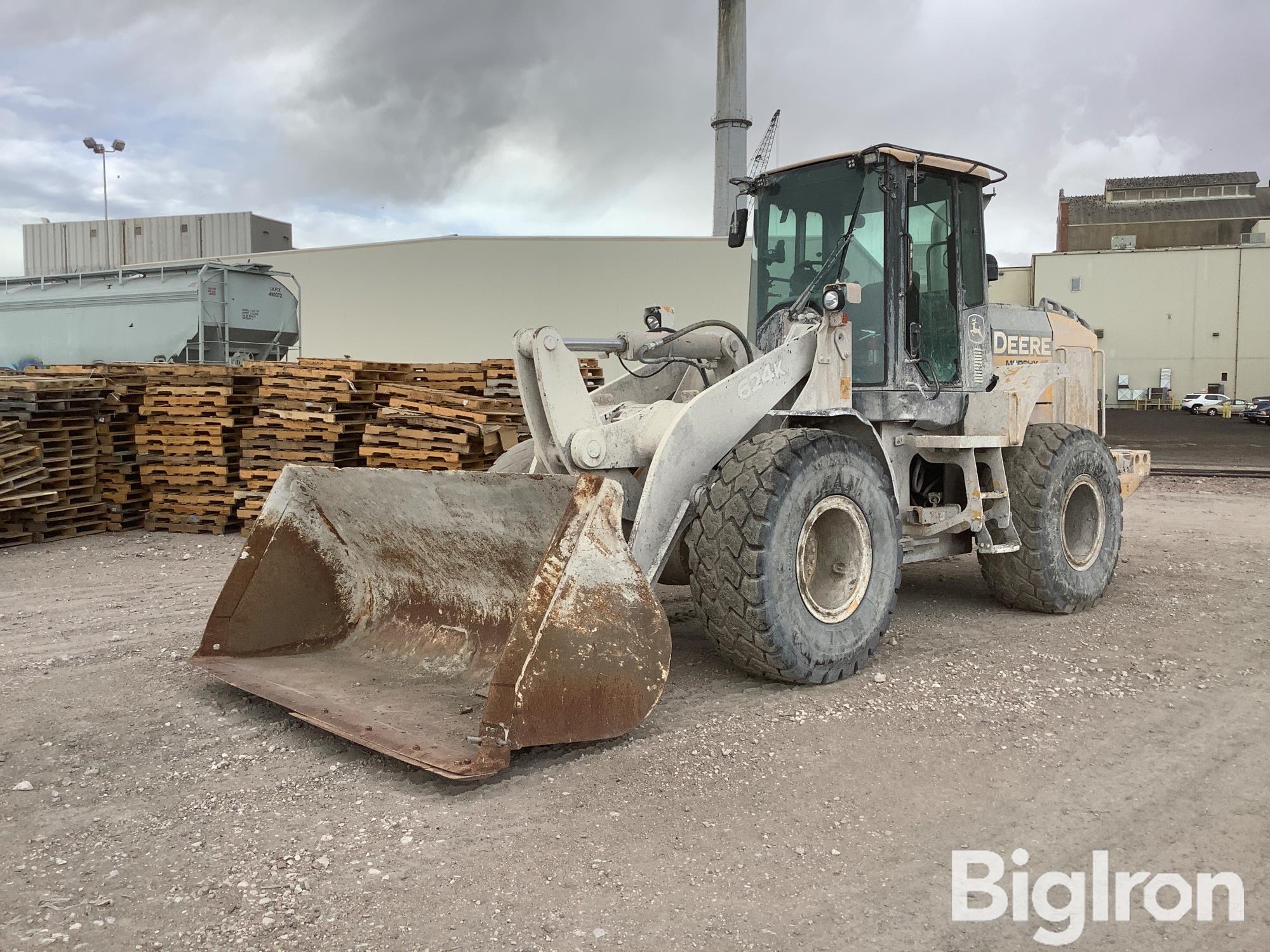 Photo of a 2011 John Deere 624K