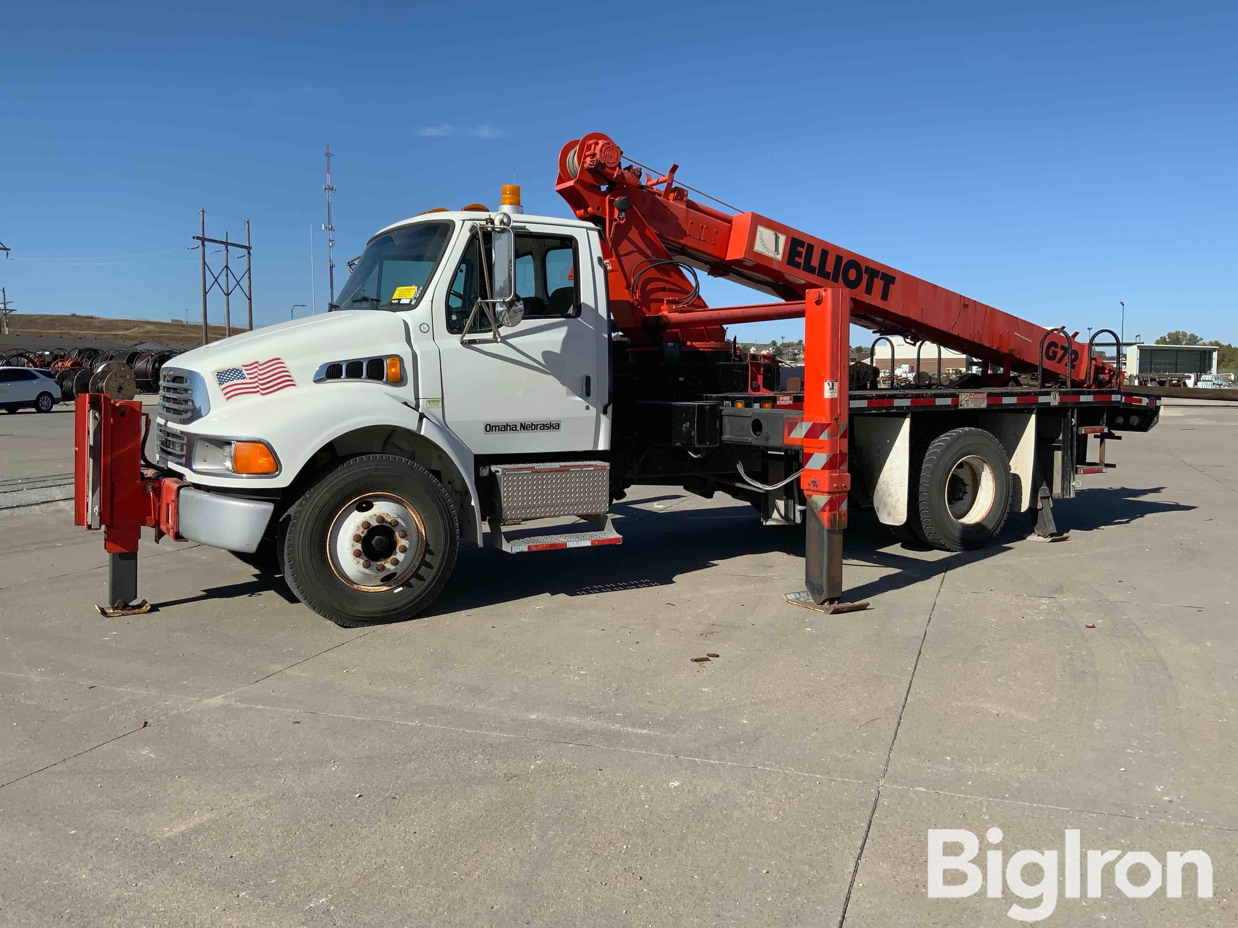 2001 Sterling Acterra M7500 S/A Boom Truck W/Elliott ECG-4-70-H 72' Crane 