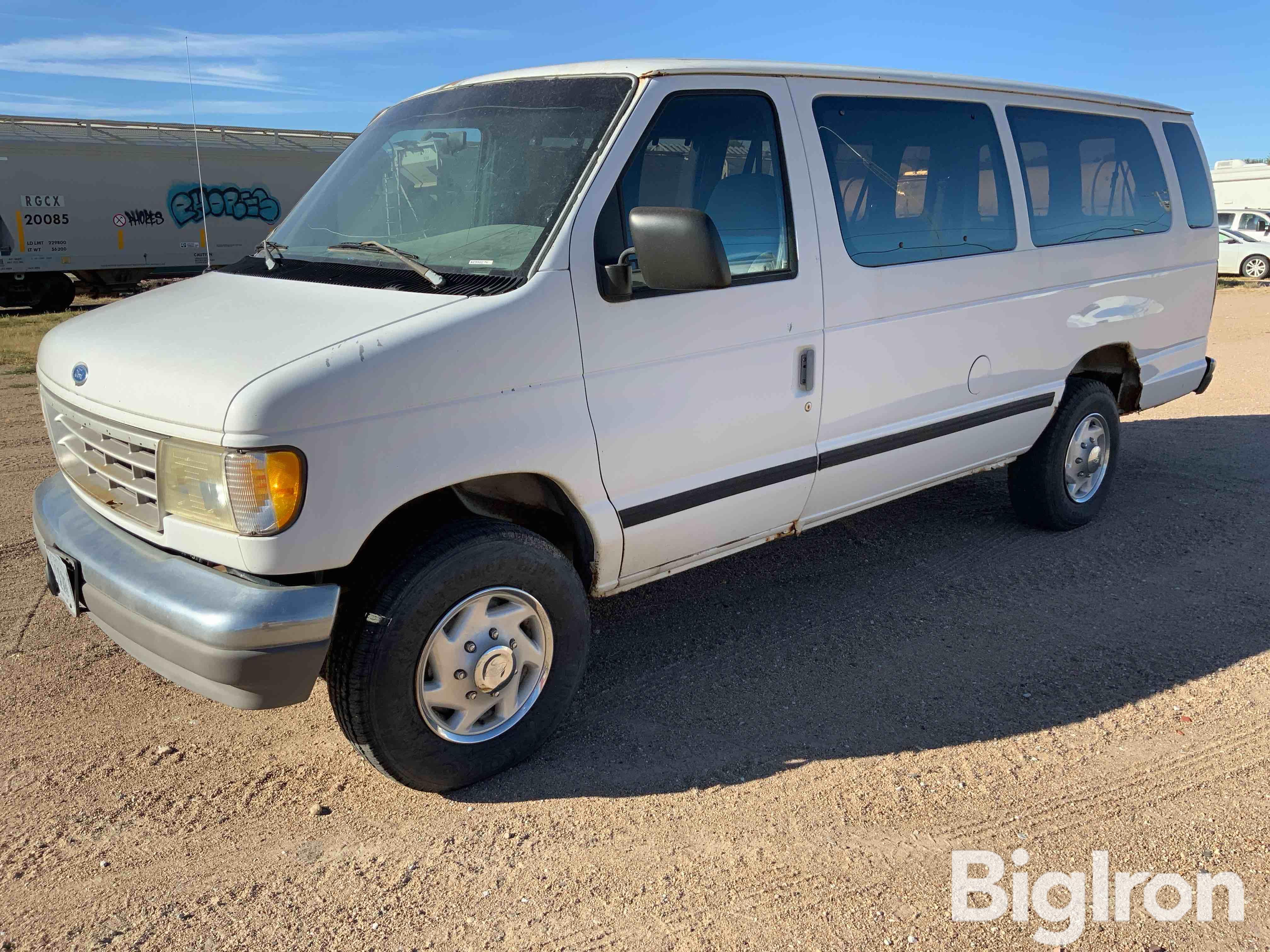 1996 Ford E350 XLT Club Wagon 2WD Van 