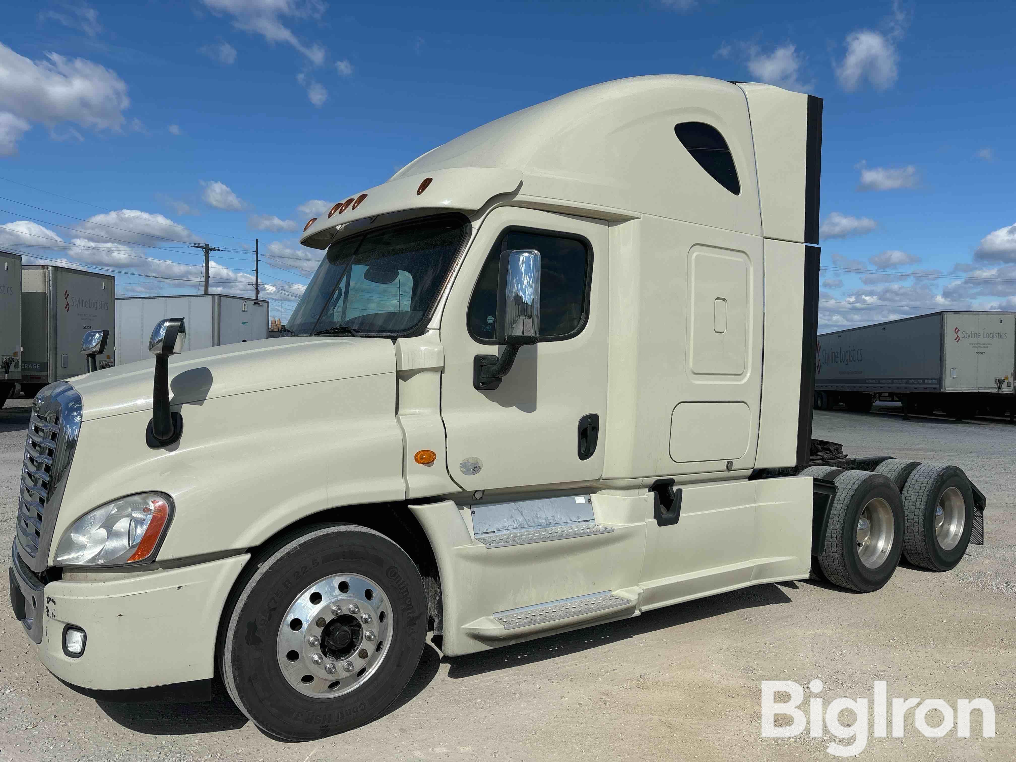 2014 Freightliner Cascadia 125 T/A Sleeper Truck Tractor 