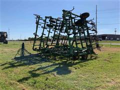 John Deere 980 Field Cultivator 