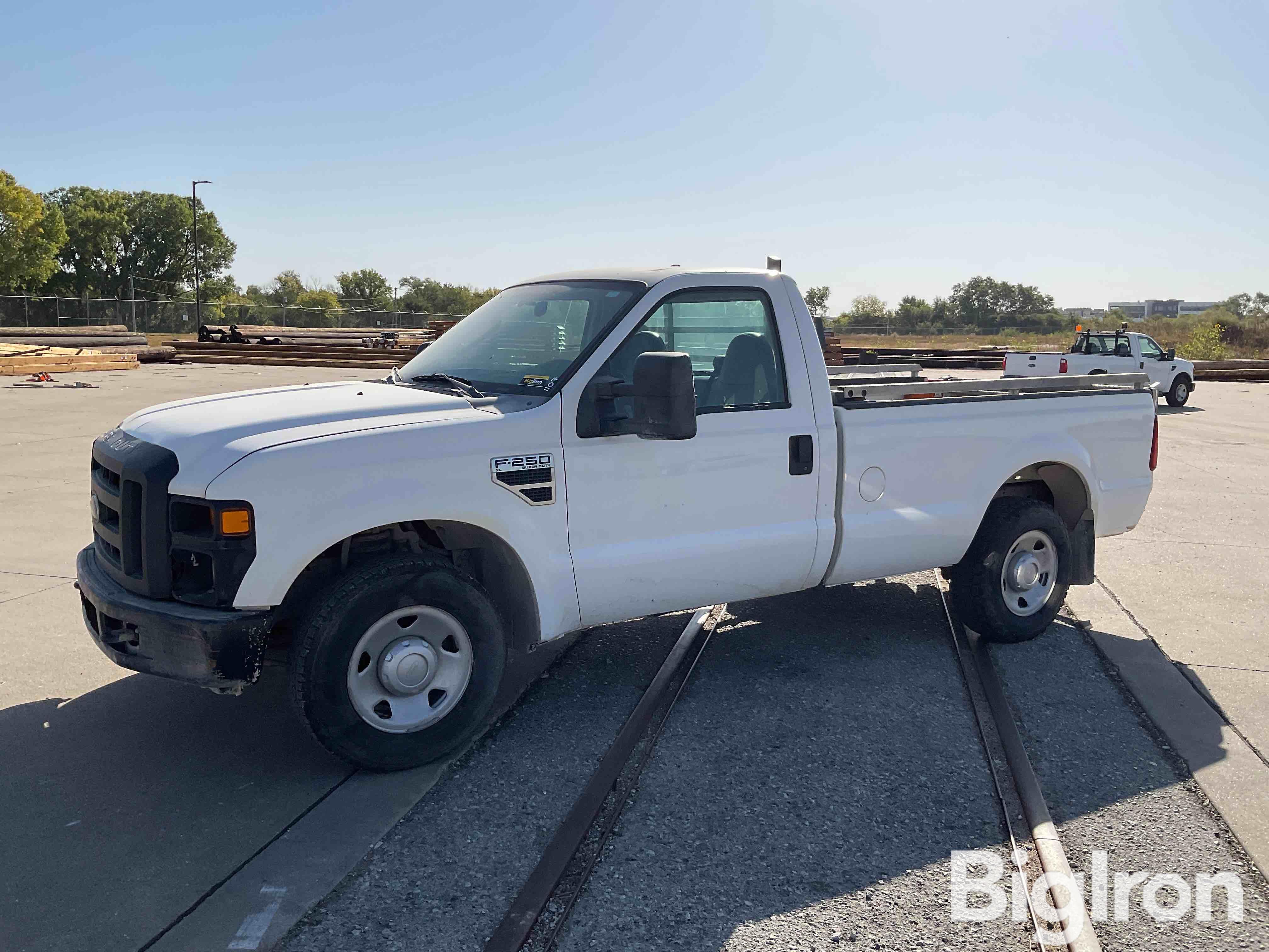 2009 Ford F250 XL Super Duty 2WD Pickup W/Eaglelift Power Tailgate 