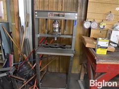 Central Machinery 20 Ton Hydraulic Bottle Jack 