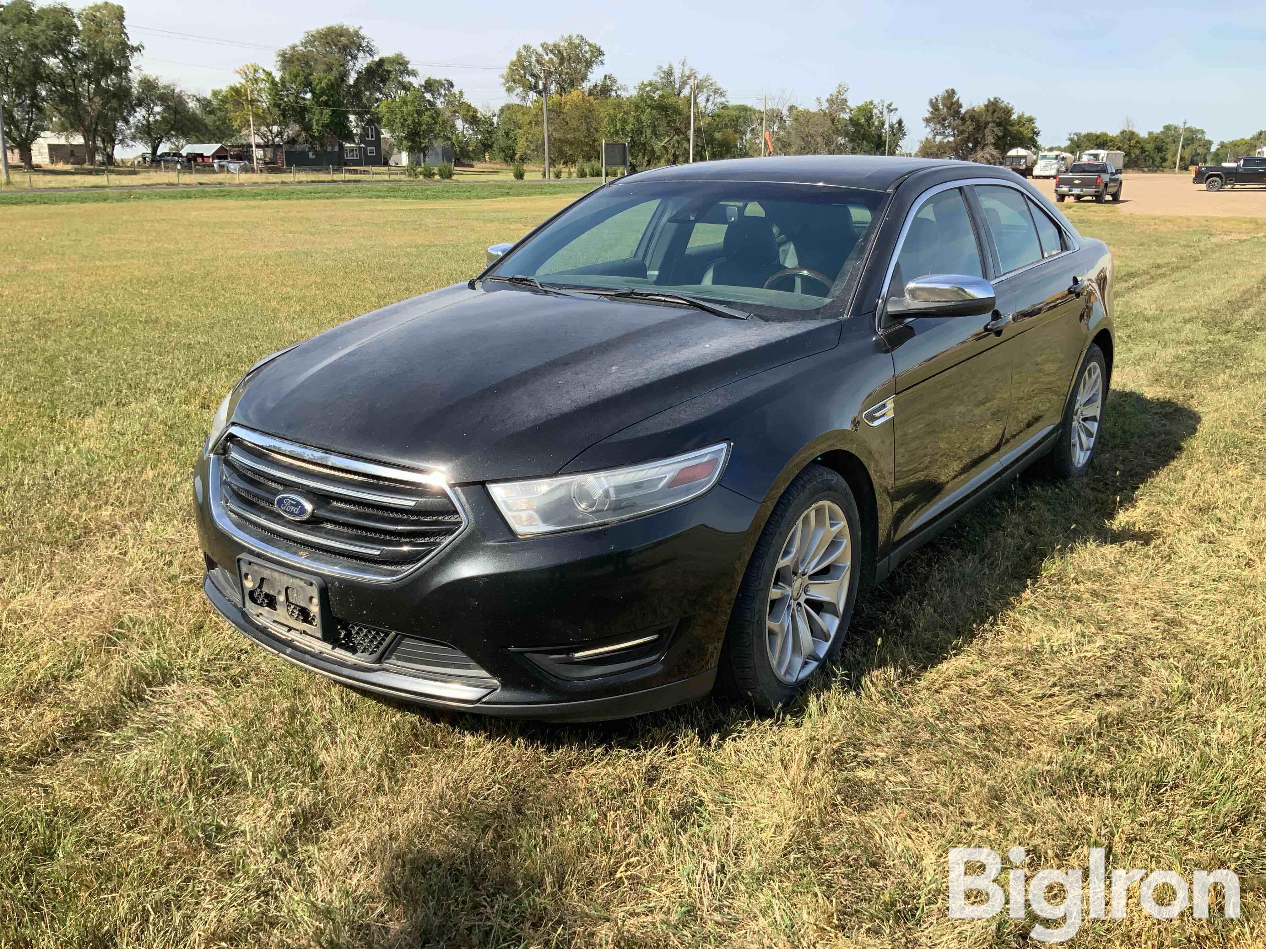 2014 Ford Taurus Limited 4-Door Sedan 