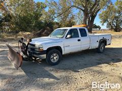 2002 Chevrolet 2500 4x4 Extended Cab Utility Truck W/Snow Plow 