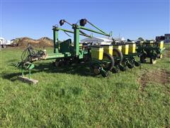 John Deere 7200 MaxEmerge 2 16R30" Planter 