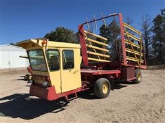 New Holland 1068 Self-Propelled Bale Wagon 