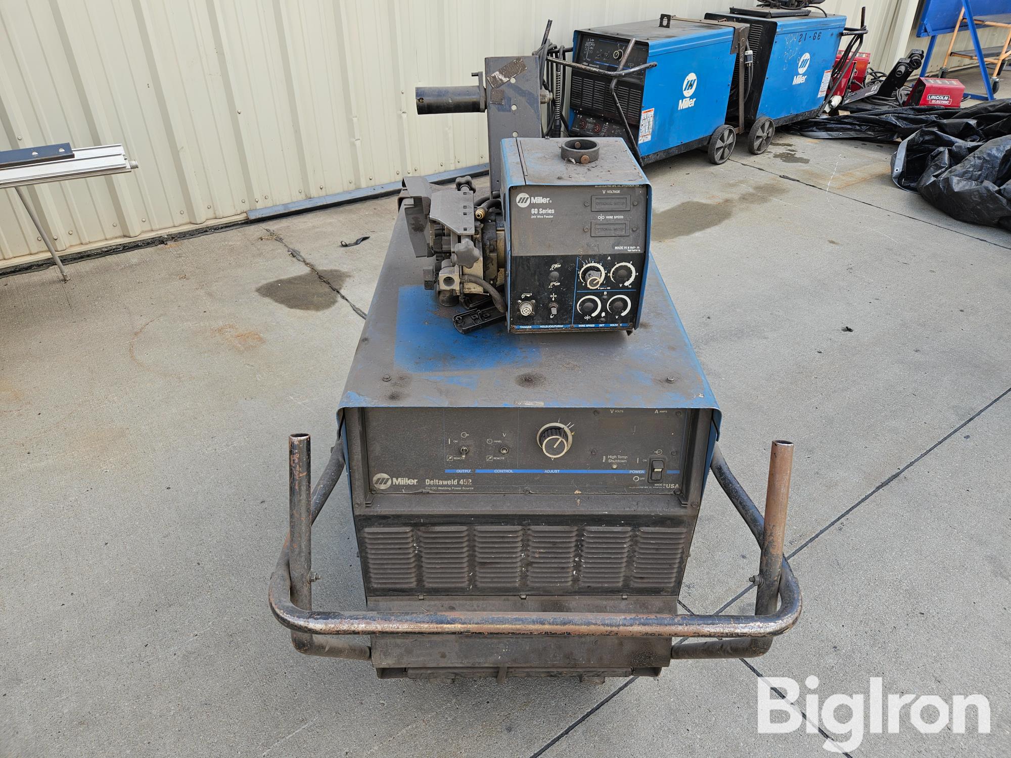 Miller Delta Weld 452 CV-DC Welding Power Source W/60 Series Wire Feeder 