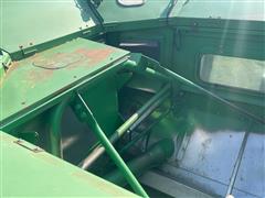 items/04a2575819da476a9a933f83b9f8e22e/1995johndeere9500combine-24_726b8f3f1a61434da6f46d9f6f2031ba.jpg