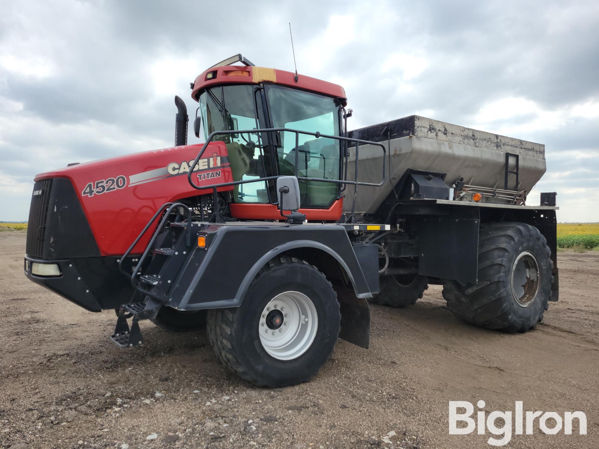 2011 Case IH Titan 4520 Floater Dry Spreader 