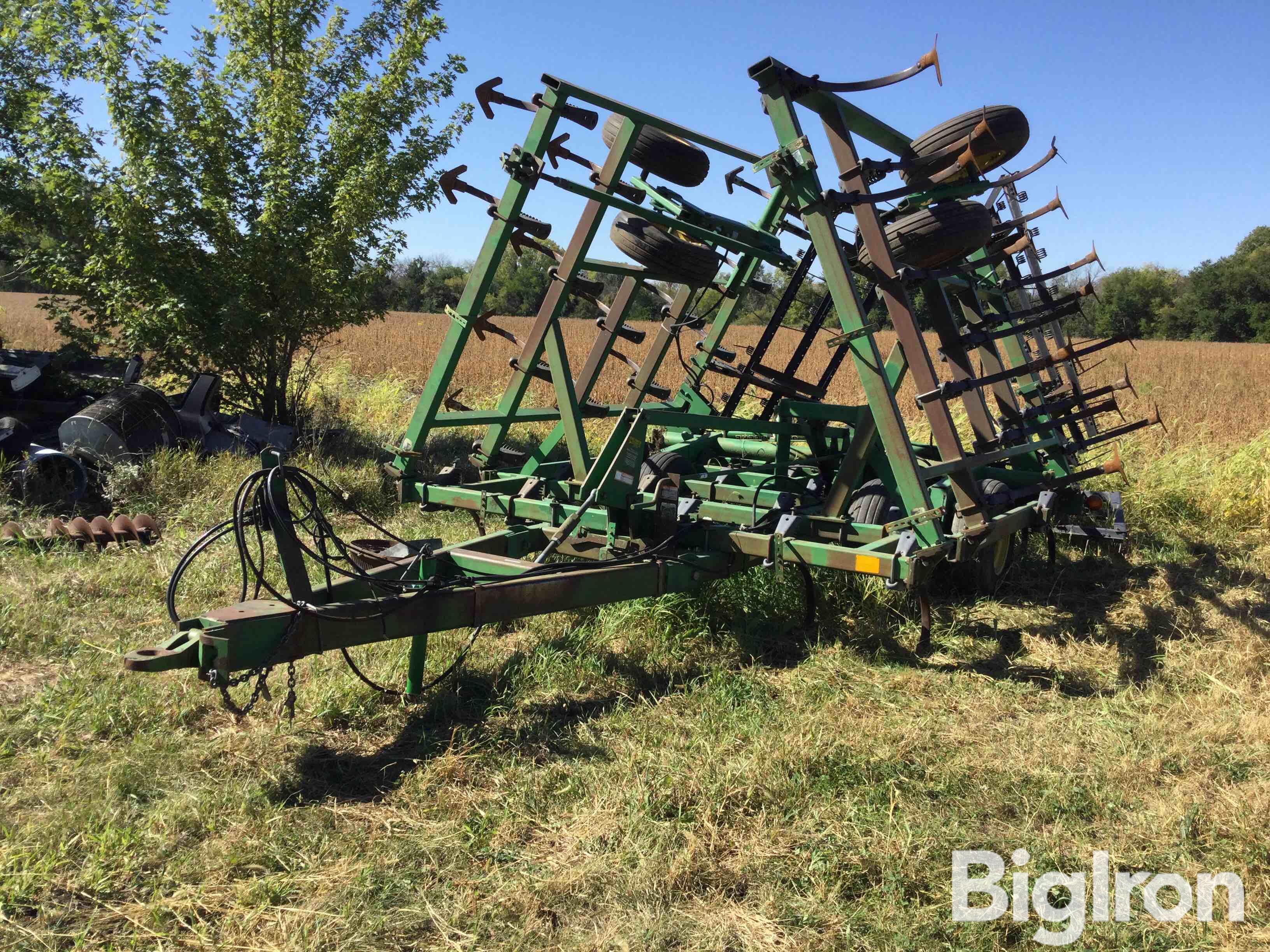 John Deere 980 Field Cultivator 