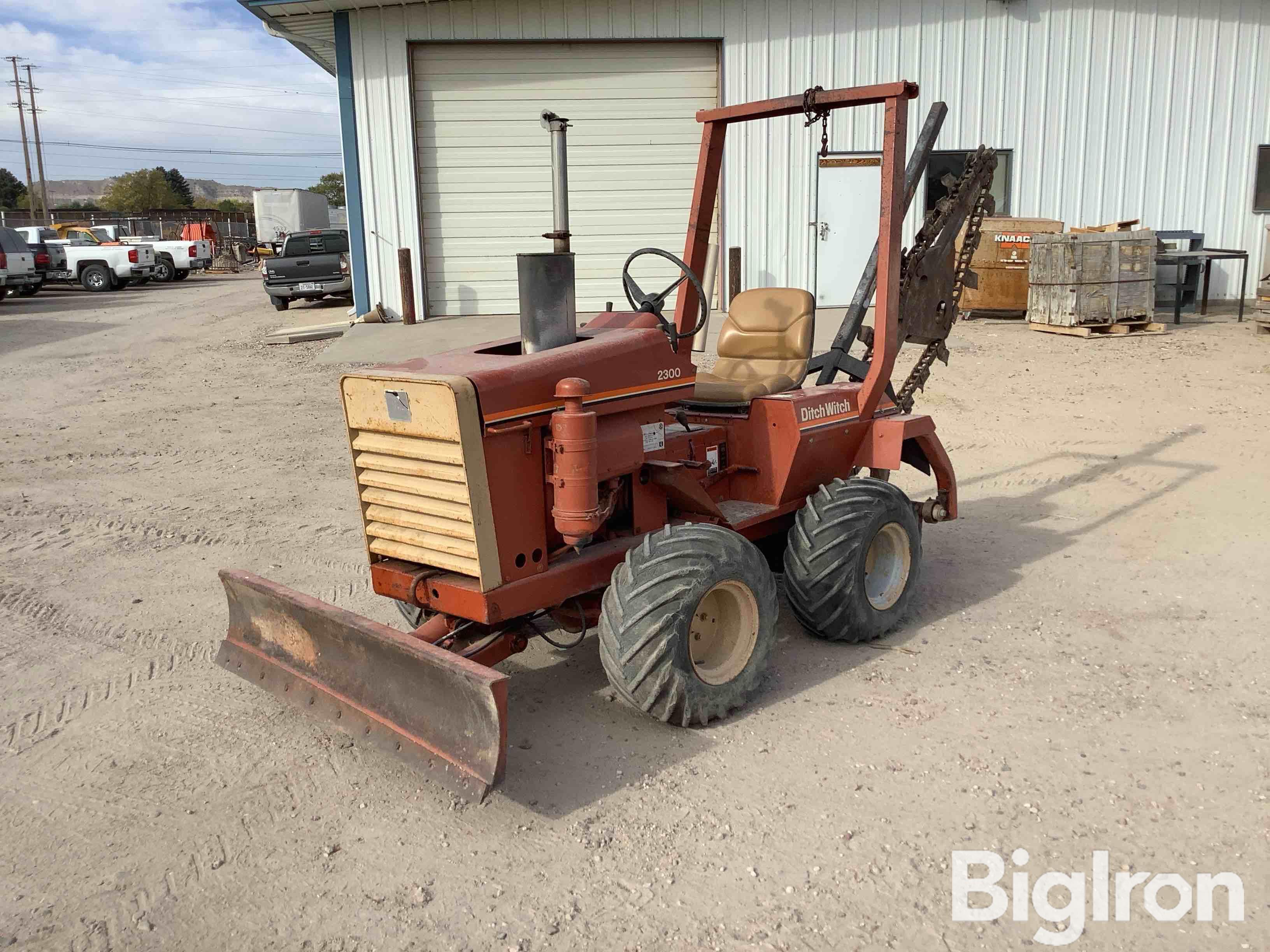 DitchWitch 2300 Trencher W/Blade 