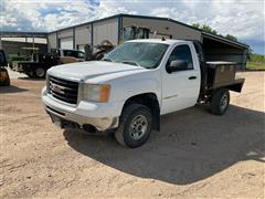 2007 GMC Sierra 2500 4x4 Flatbed Pickup 