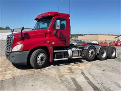 2014 Freightliner Cascadia 125 Tri/A Day Cab Truck Tractor 