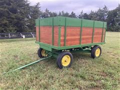 John Deere Wagon W/Hoist 