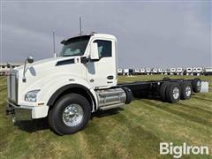 2025 Kenworth T880 Tri/A Cab & Chassis 