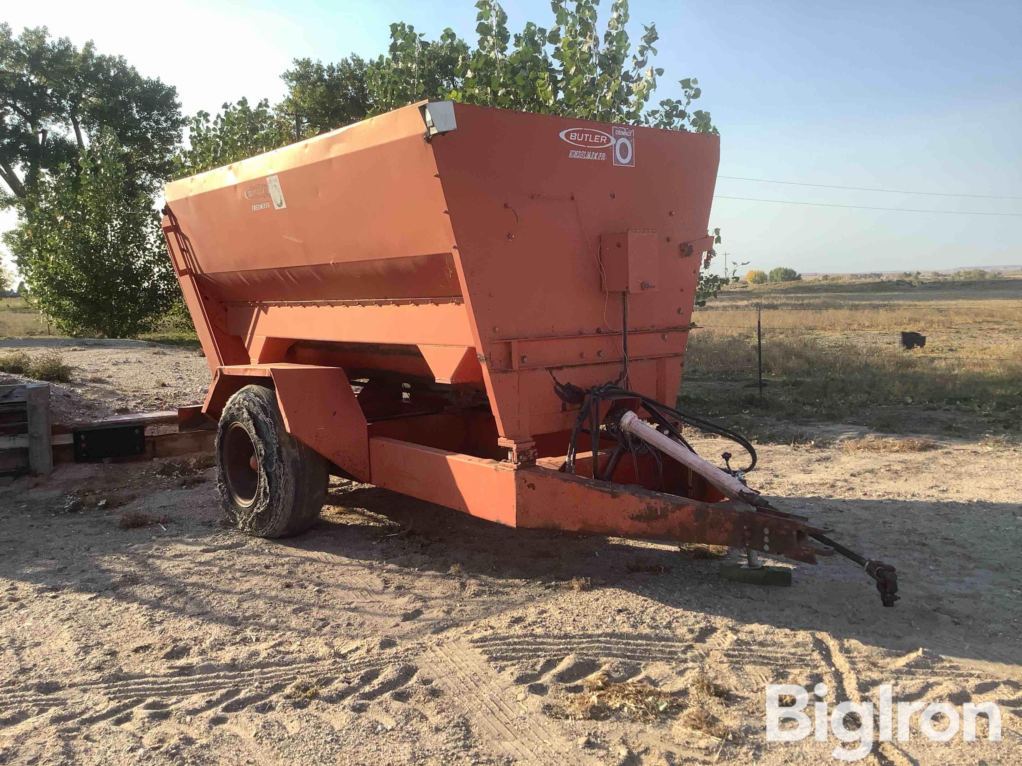 Butler Oswalt 2800T Ensilmixer Feed Wagon 