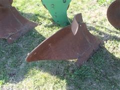 items/0717ab5c8345ec11a3ee0003fff90bee/johndeere1450semimountedplow_5d88e1bd8258446fab31688eb263620e.jpg