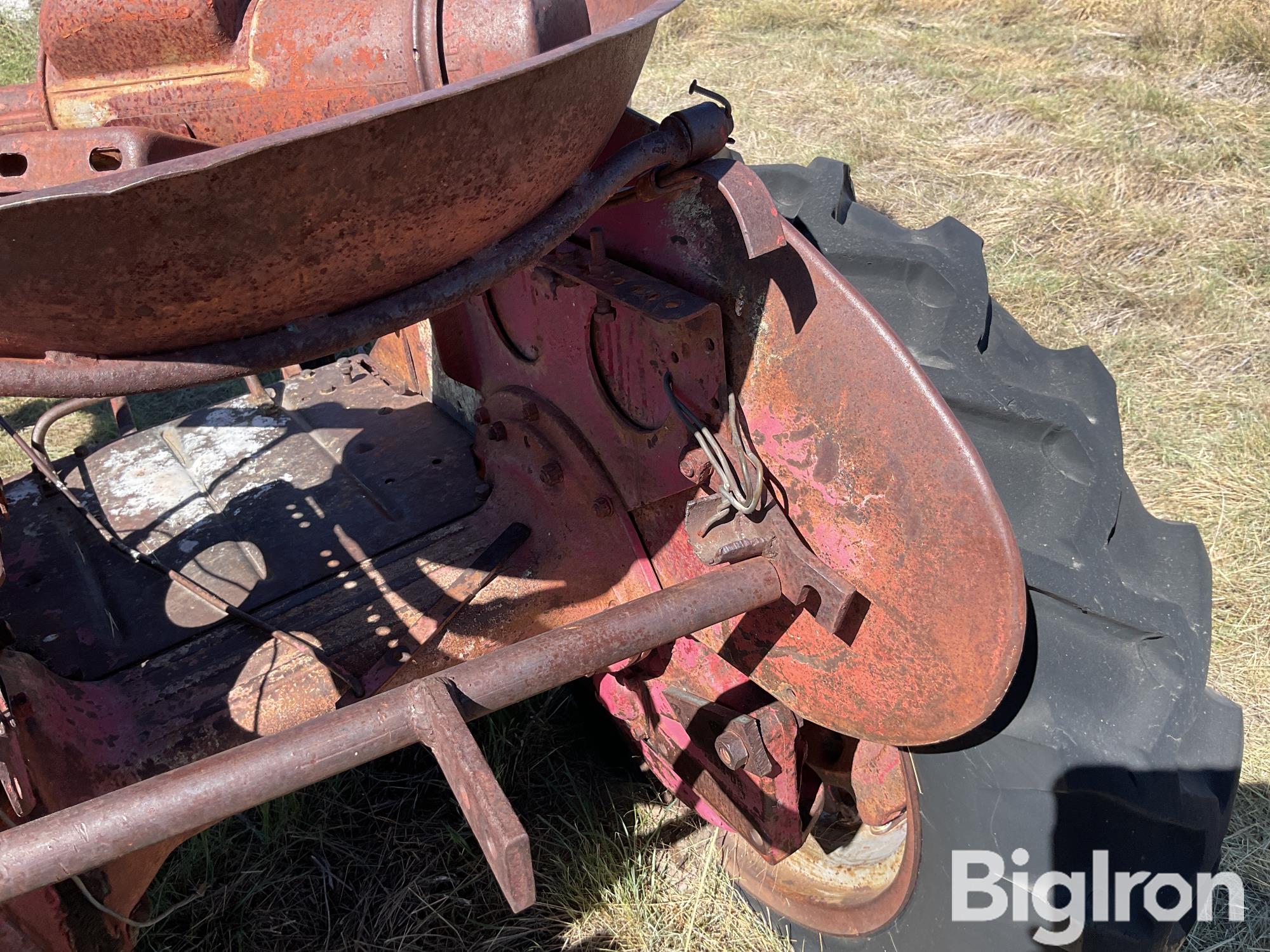 items/07258ea968044c46b50475f962d2cae5/1941farmalla2wdtractor-3_f76b04ac27284bd0a57ed9e7e58b7930.jpg