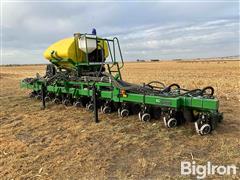 2021 MC 12R30 Planter 