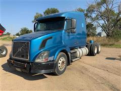 2004 Volvo VNL T/A Truck Tractor 