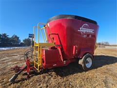 2017 Supreme 700T Vertical Feed Mixer 
