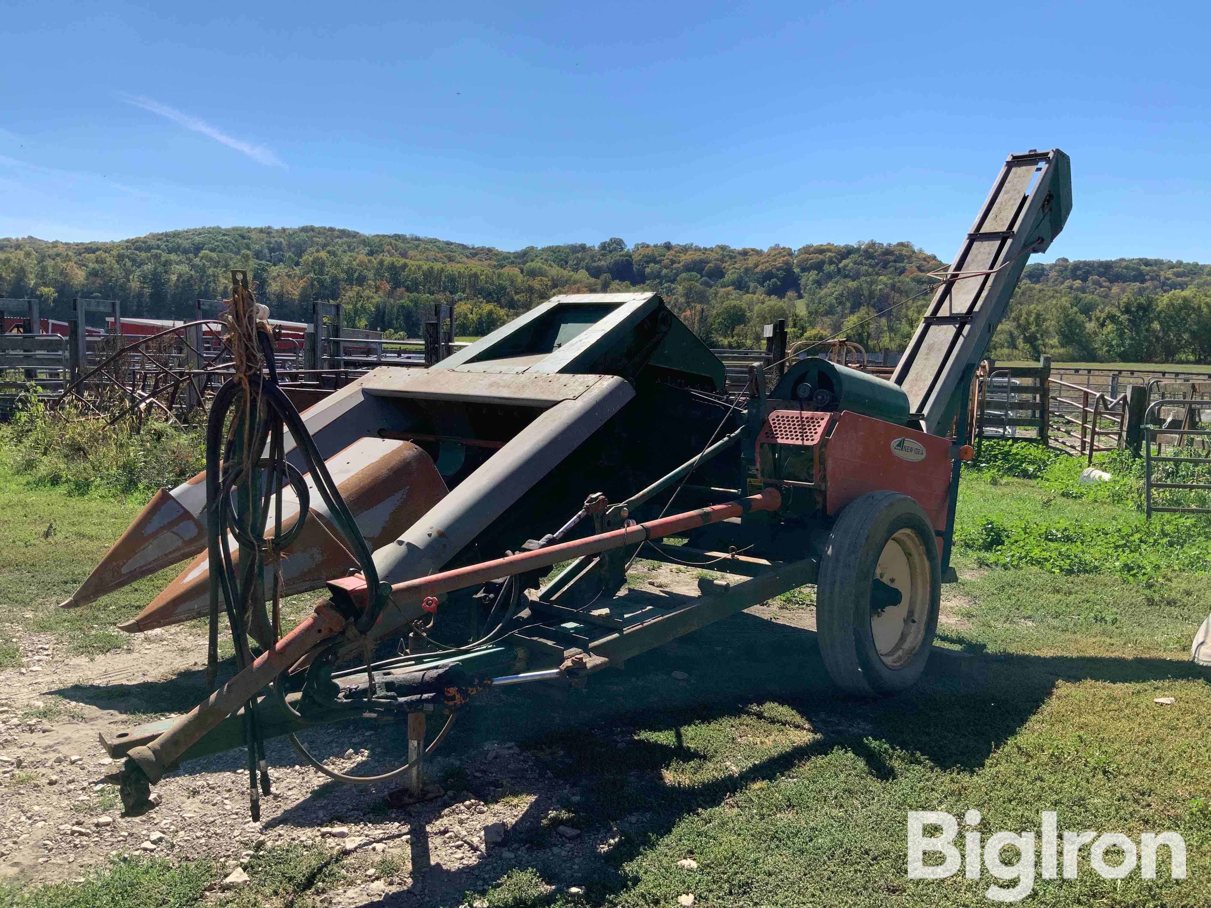 New Idea 327 Pull-Type Corn Picker W/2R Head 