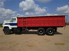 items/0896510ad6e9eb11ba5e0003fff9400f/1977ford9000tagraintruck-2_4c826c810224489e9d8f186ce0cb296a.jpg