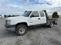 2005 Chevrolet Silverado 2500 HD 4x4 Extended Cab Flatbed Pickup 