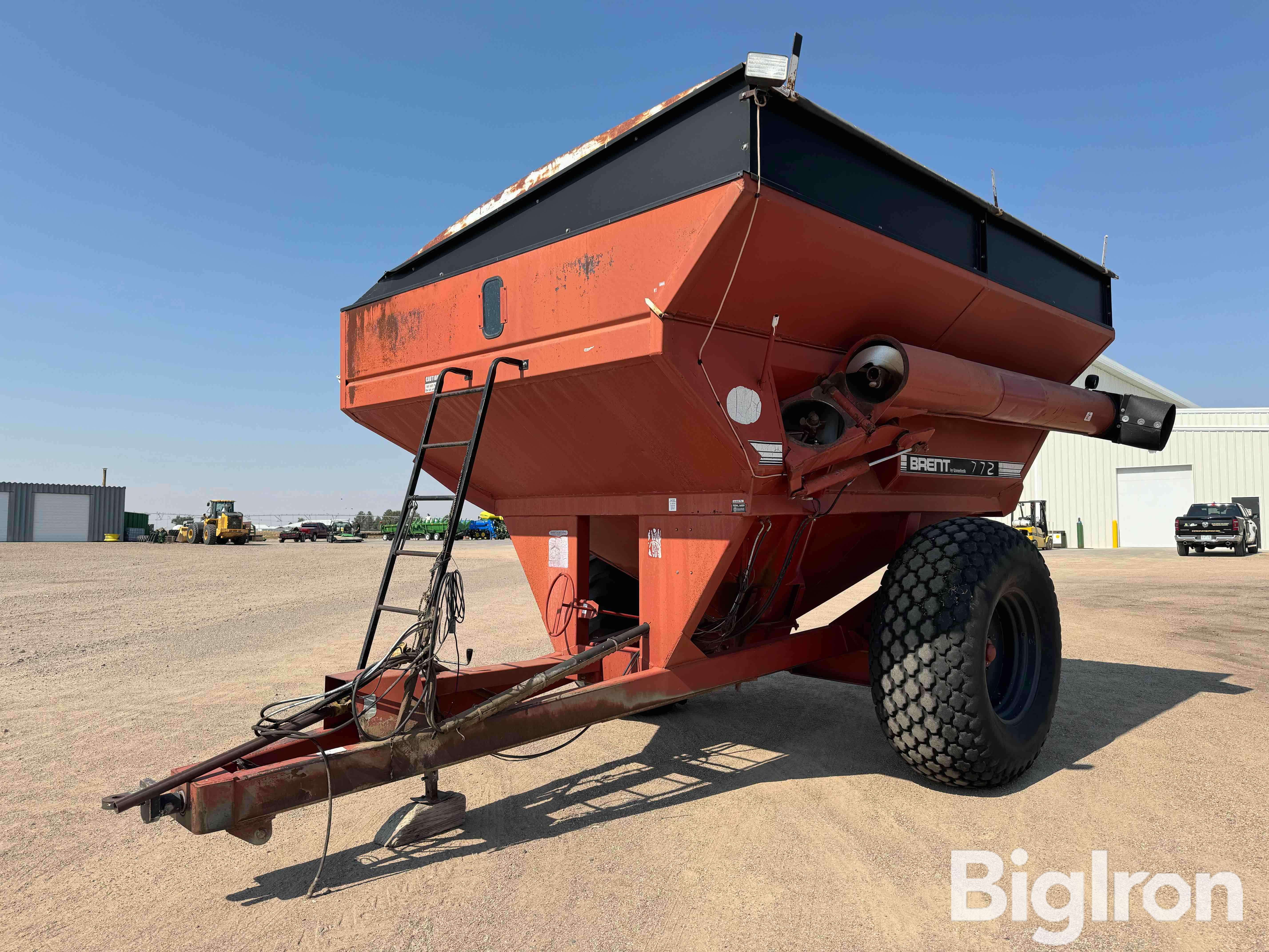 1995 Brent 772 Grain Cart 