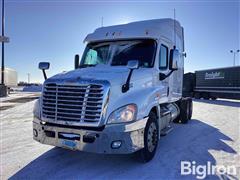 2013 Freightliner Cascadia 125 T/A Truck Tractor 