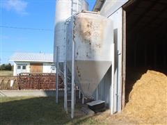 Square Bulk Tank On Pipe Legs 