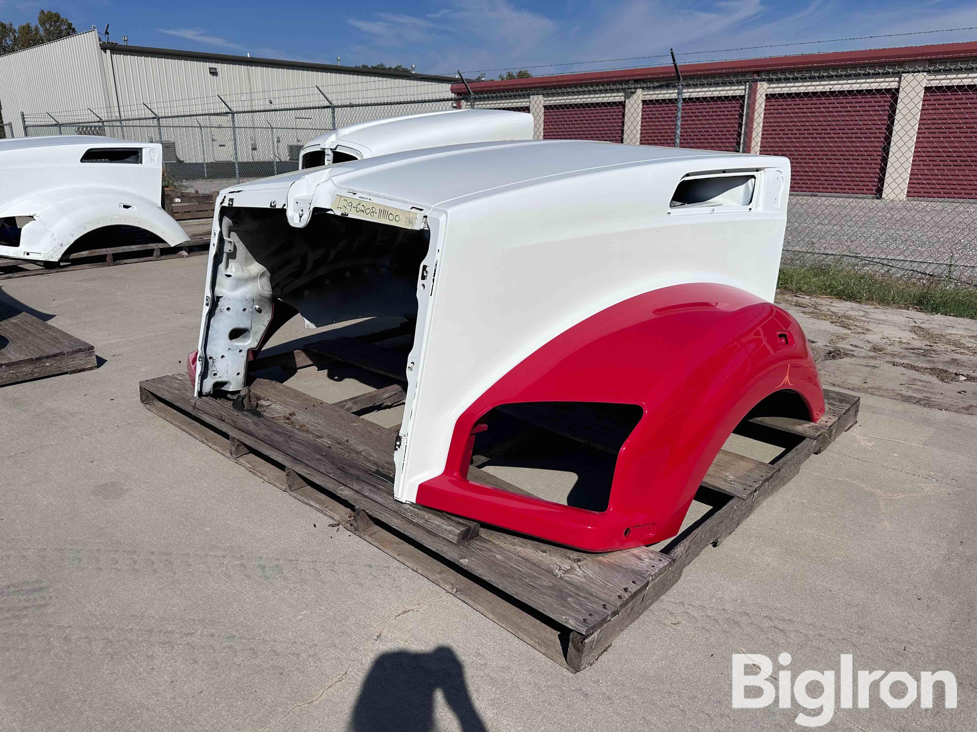 2016 Kenworth T880 Truck Tractor Hood 