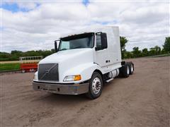 2000 Volvo VNL T/A Sleeper Cab Truck Tractor W/Wet Kit 