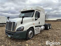 2016 Freightliner Cascadia 125 T/A Sleeper Truck Tractor 