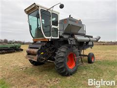 Gleaner M 2WD Combine 